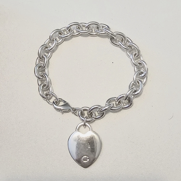 GUESS G Logo Heart Link Bracelet - Picture 2 of 3